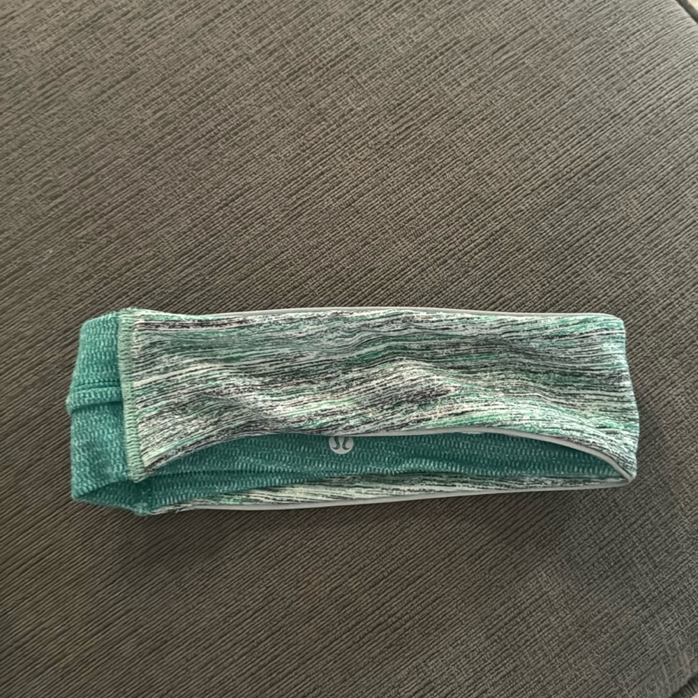 Lululemon green headband! In excellent condition.